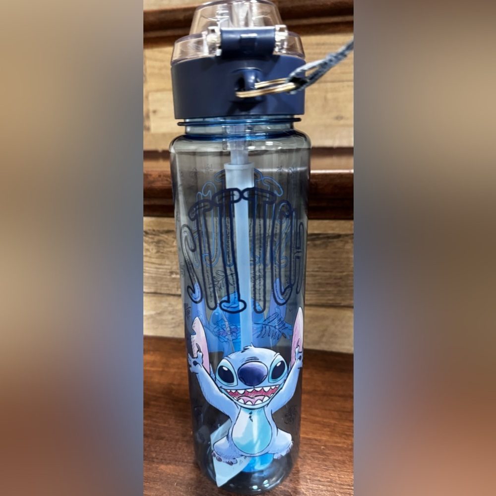 Super Cute 🥰 Stitch  plastic Sport water bottle with Hinged Handle 33oz -NEW